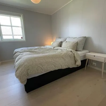 Villa House With 5 Bedrooms, 2 Bathrooms, Available For Ons *